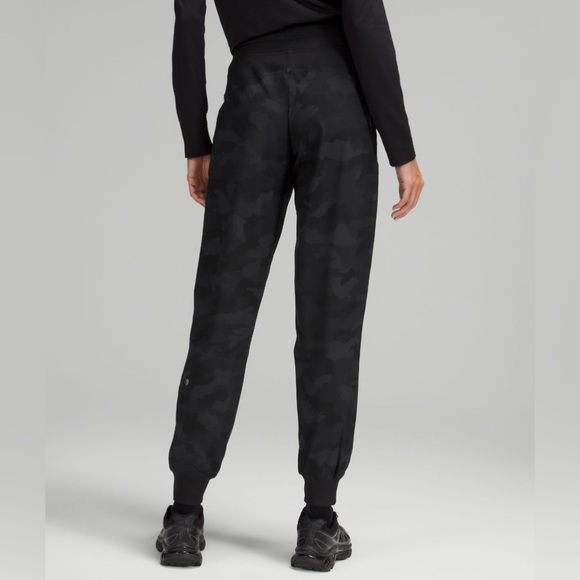 Lululemon on the fly jogger - Picture 1 of 3